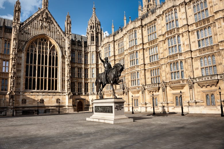 Statua di Riccardo I d'Inghilterra nel Palazzo di Westminster
